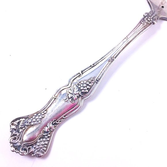 Vintage (Grapes) Silverplate Tomato Server 7 1/2 in 1904 by International Silver - Picture 2 of 8